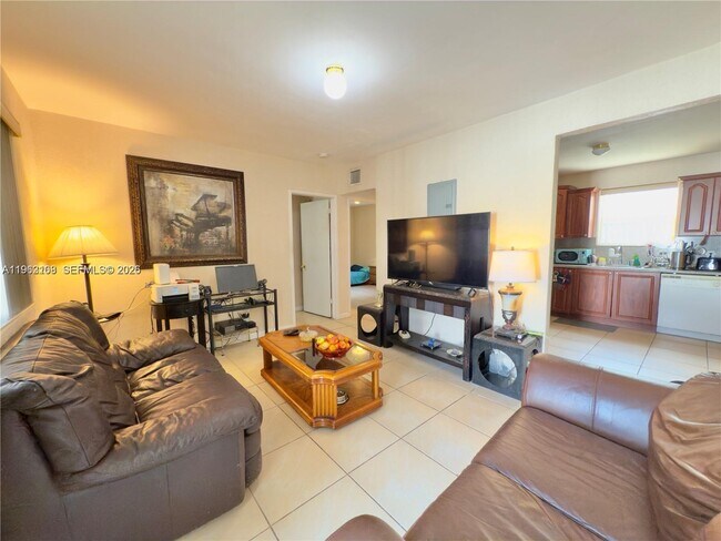 6137 Garfield St in Hollywood, FL - Building Photo - Building Photo