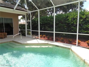 5841 Jameson Dr in Naples, FL - Foto de edificio - Building Photo