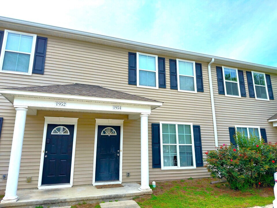 1954 Bloomington Ave in Tallahassee, FL - Building Photo