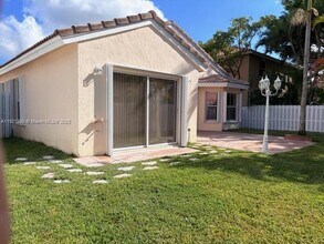 1520 SW 193rd Ave in Pembroke Pines, FL - Building Photo - Building Photo