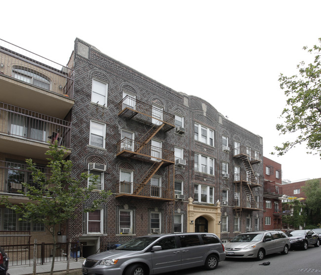 Borough Park De Lux Apt in Brooklyn, NY - Building Photo - Building Photo