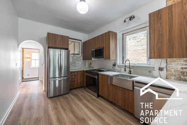 2206 W Erie St, Unit 2F