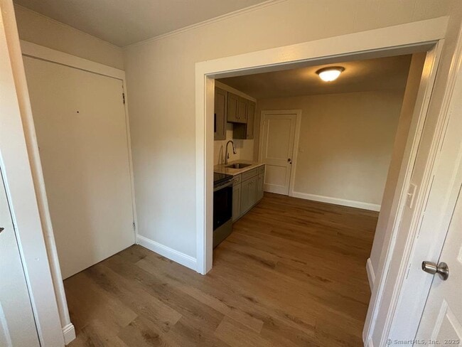 33 Main St in Essex, CT - Building Photo - Building Photo