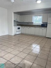 5831 SW 36th Ct in Davie, FL - Building Photo - Building Photo