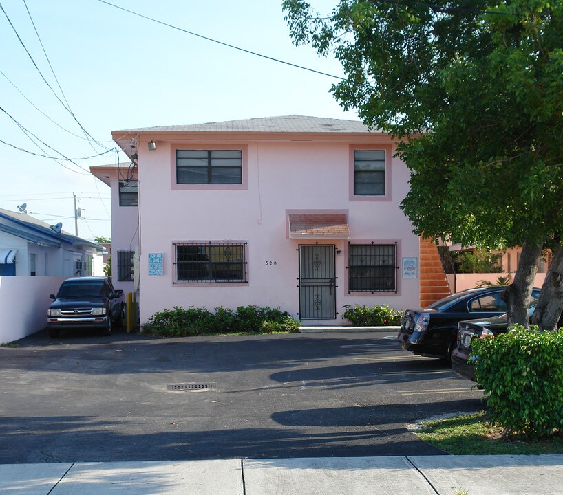 529 SW 10th St in Miami, FL - Building Photo