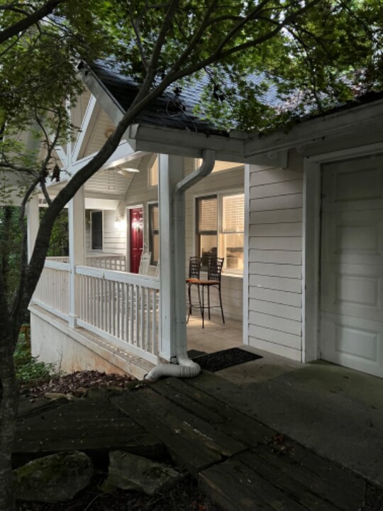 136 Hickory Hills Dr in Dawsonville, GA - Building Photo