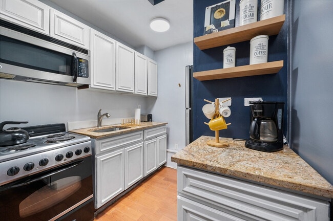 450 9th Ave in New York, NY - Building Photo - Building Photo