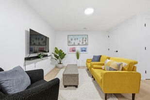 11230-11127 127 St in Edmonton, AB - Building Photo