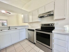 16818 N 56th St in Scottsdale, AZ - Foto de edificio - Building Photo