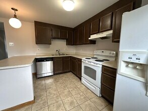 121 Marydell Dr in Westminster, MD - Foto de edificio - Building Photo