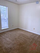126 Bybee Woods Dr in McMinnville, TN - Foto de edificio - Building Photo