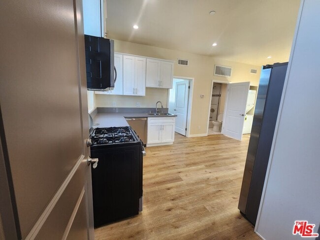 2726 Cochran Ave in Los Angeles, CA - Building Photo - Building Photo