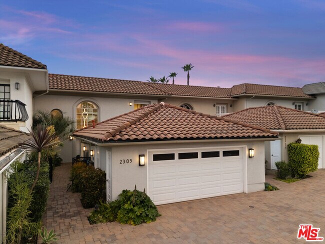 2305 Canyonback Rd in Los Angeles, CA - Building Photo - Building Photo