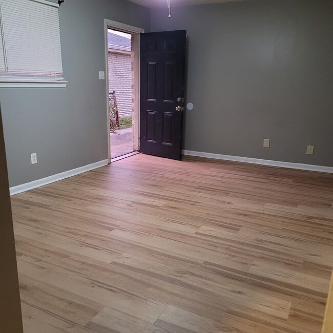 property at 804 Lyndell Ct