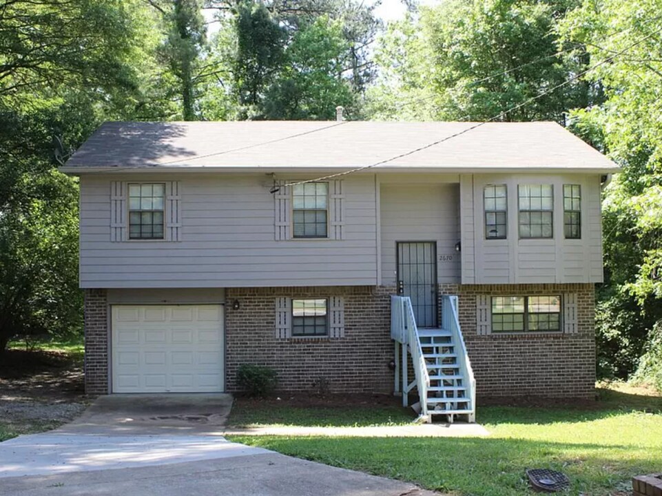 2670 Candler Woods Ct in Decatur, GA - Building Photo