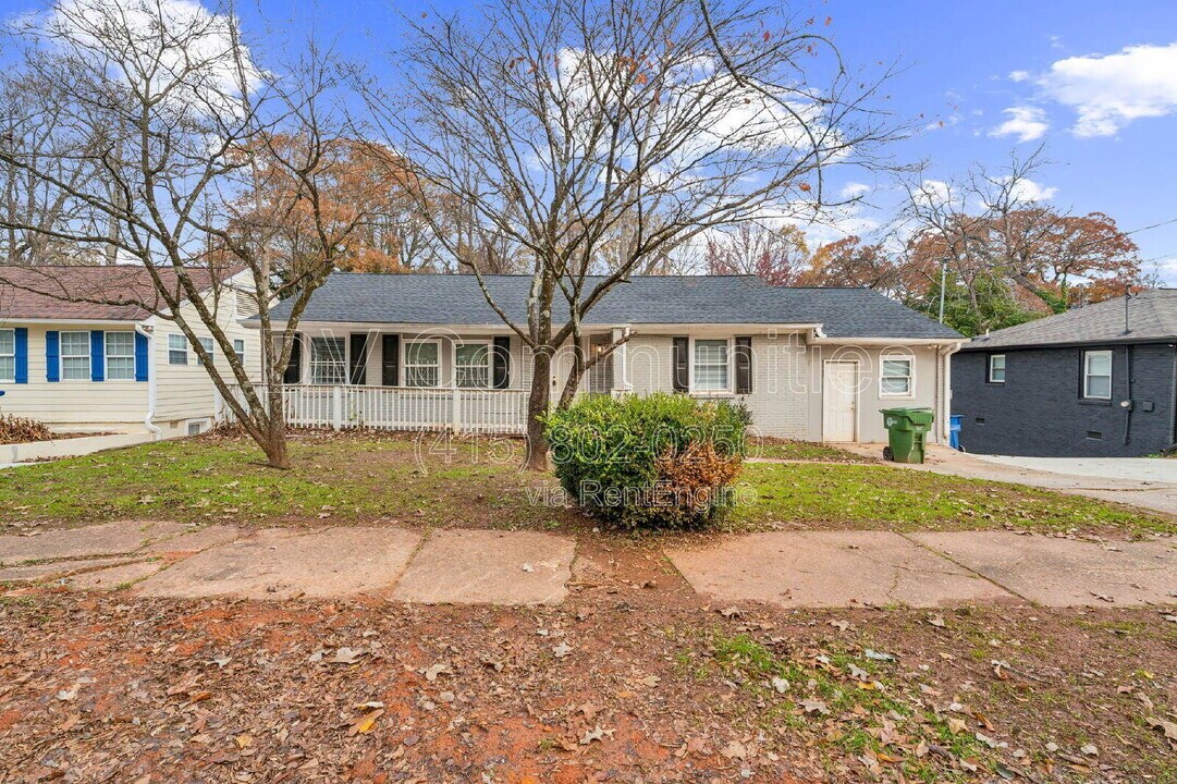 927 Byron Dr SW in Atlanta, GA - Building Photo