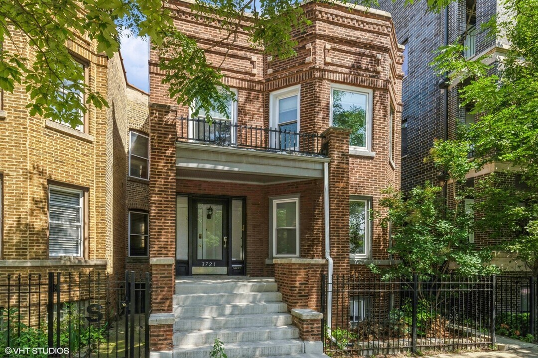 3721 N Ashland Ave in Chicago, IL - Building Photo