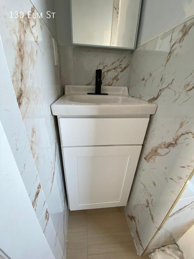 130 Elm St in Yonkers, NY - Building Photo - Building Photo