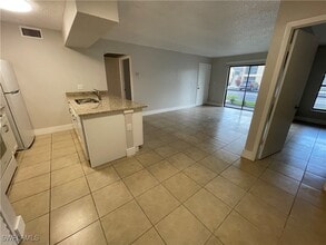 5323 Summerlin Rd in Ft. Myers, FL - Building Photo - Building Photo