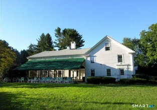 576 Heritage Vlg in Southbury, CT - Building Photo - Building Photo