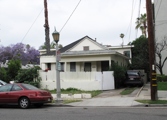 291-299 S Oak Knoll Ave in Pasadena, CA - Building Photo - Building Photo