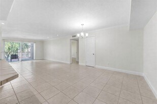 9437 SW 76th St in Miami, FL - Building Photo