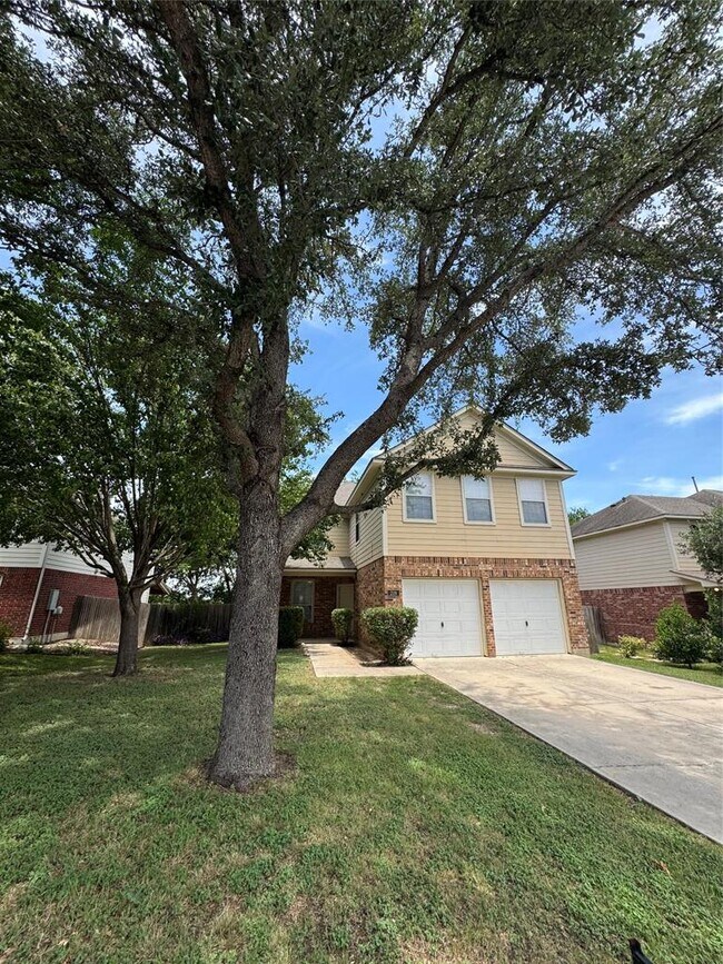 219 Hiver St in Kyle, TX - Building Photo - Building Photo