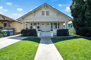 1138 W 52nd St, Unit 1138 in Los Angeles, CA - Building Photo