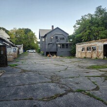 9 Brewster St in Waterbury, CT - Building Photo - Building Photo