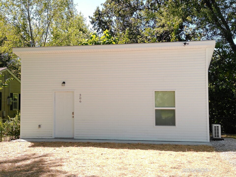 306 W Forest Ave in Columbia, MO - Building Photo