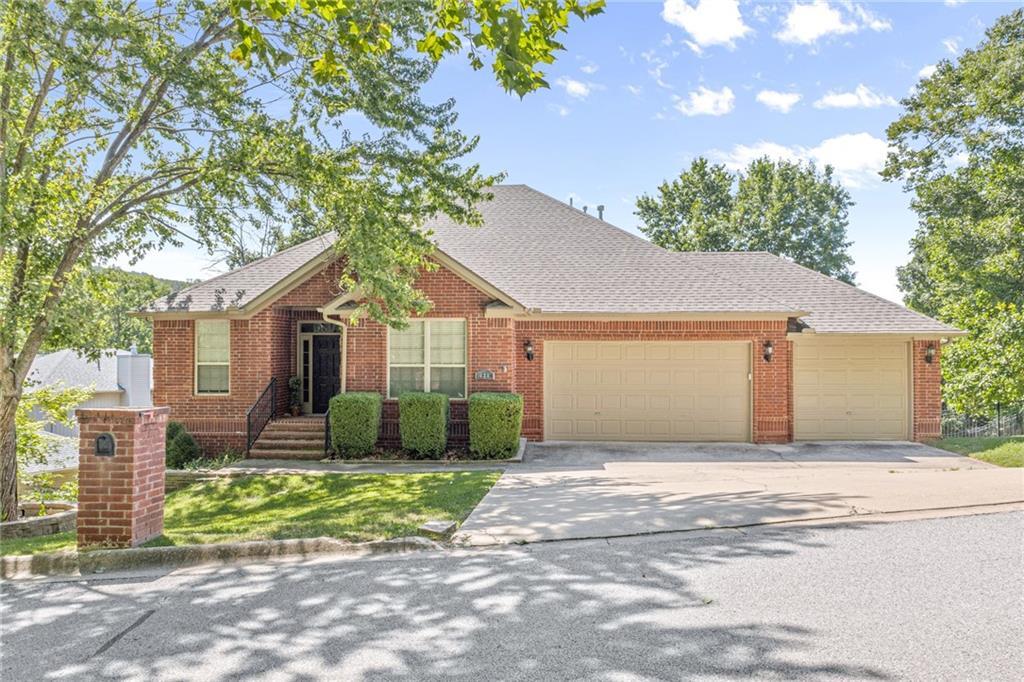 621 Rockcliff Rd in Fayetteville, AR - Building Photo