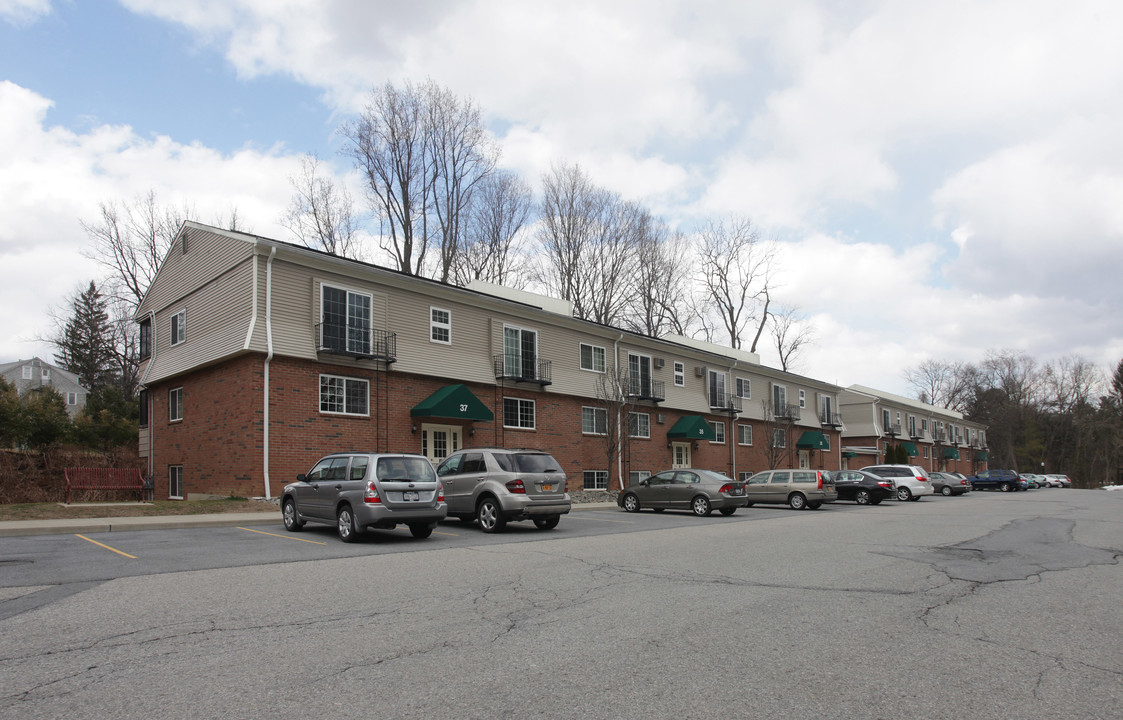 Village Green Apartments in Rhinebeck, NY - Building Photo