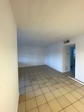 2060 NW 81st Ave, Unit 328 in Pembroke Pines, FL - Building Photo - Building Photo