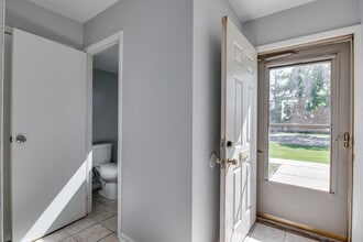 1596 Manchester Dr in Hoffman Estates, IL - Building Photo - Building Photo