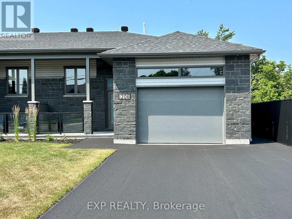 1206 Ste - Marie Rd in Russell, ON - Building Photo