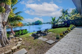 1511 NW 87th Way in Pembroke Pines, FL - Building Photo - Building Photo