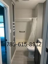 807 N Poplar St in Ottawa, KS - Building Photo - Building Photo