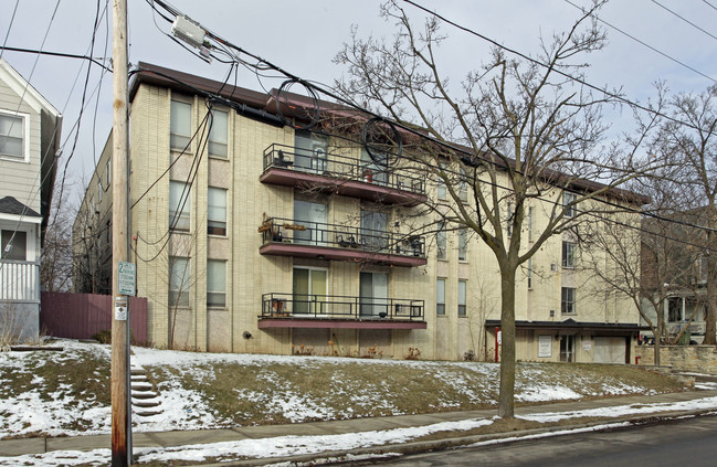 Riverwalk Apartments in Milwaukee, WI - Building Photo - Building Photo