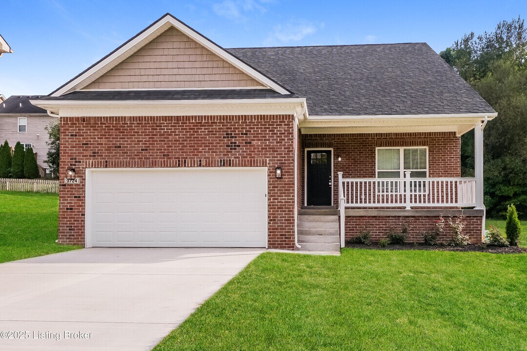 9724 Waterbrook Ct in Louisville, KY - Building Photo