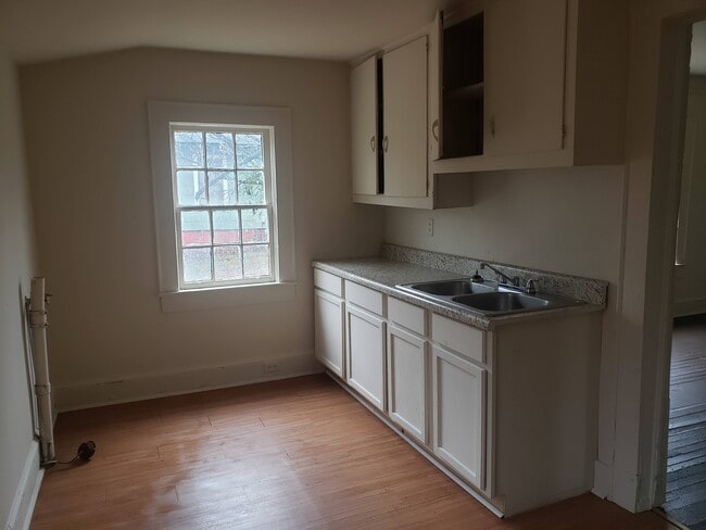 1720 W Parker Rd in Greenville, SC - Building Photo - Building Photo