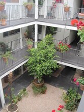 9061 Keith Ave, Unit 302 in West Hollywood, CA - Building Photo - Building Photo