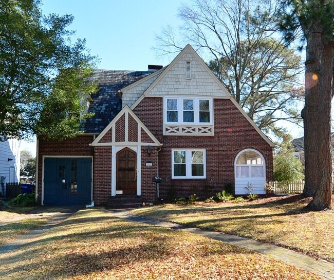 6040 Eastwood Terrace in Norfolk, VA - Building Photo - Building Photo