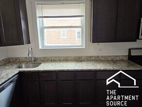 3747 W Sunnyside Ave in Chicago, IL - Building Photo - Building Photo