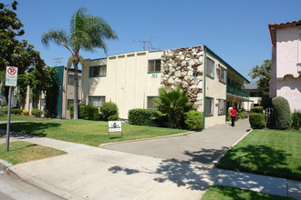 363 W Lexington Dr in Glendale, CA - Building Photo - Building Photo