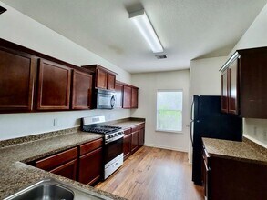 875 Indigo Springs Ln in La Marque, TX - Building Photo - Building Photo