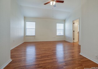 11103 Durham Bend, Unit E-9 in San Antonio, TX - Building Photo - Building Photo