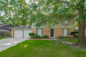505 Stoneledge Dr in Friendswood, TX - Building Photo - Building Photo