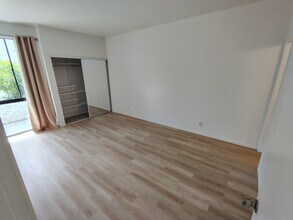 10861 Moorpark St in Los Angeles, CA - Building Photo - Building Photo