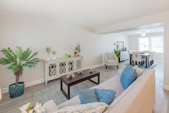 Bullocks Point Townhomes in Riverside, RI - Building Photo - Interior Photo