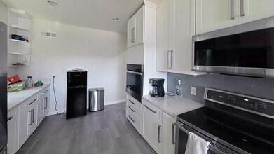 5528 Dorothy Dr in San Diego, CA - Building Photo - Building Photo
